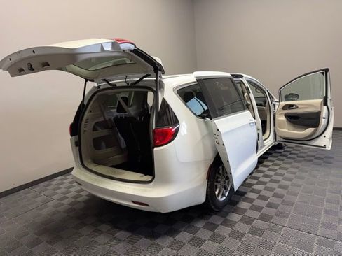 Used 2024 Chrysler Voyager LX image 25