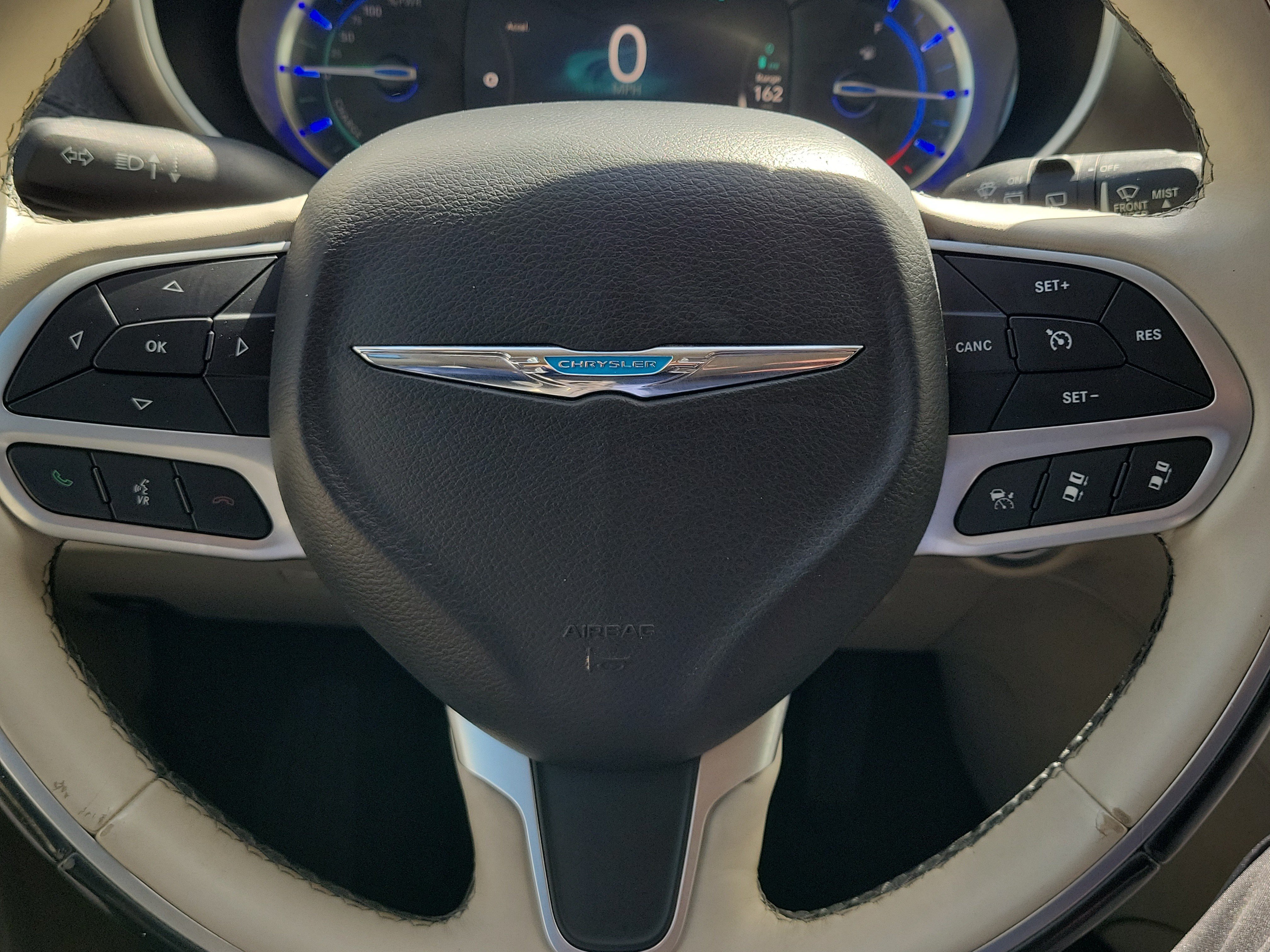 Used 2018 Chrysler Pacifica Limited w/ Advanced Safetytec Group FWD image 29