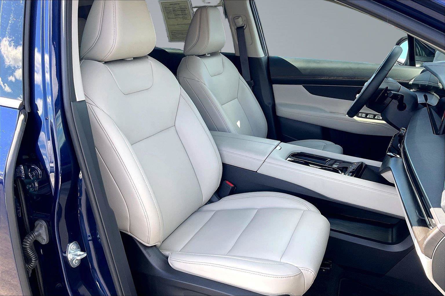 Certified 2025 Nissan Murano SV FWD image 8