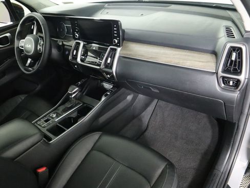 Used 2022 Kia Sorento EX w/ Panoramic Sunroof Package image 18