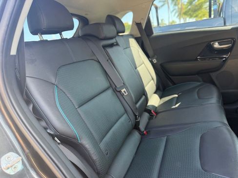 Used 2022 Kia Niro EX Premium FWD image 15