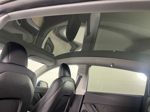 Used 2021 Tesla Model Y Long Range image 16