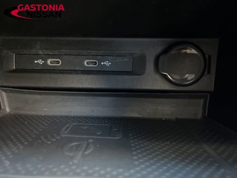 Used 2023 Volkswagen Tiguan SE image 39