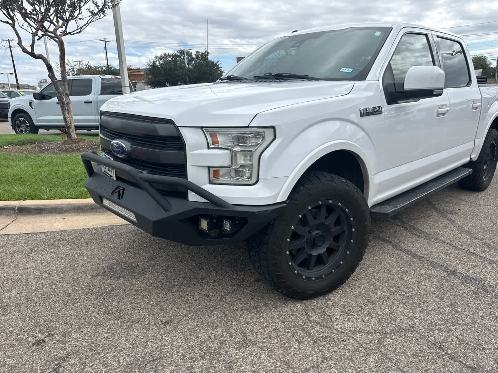 Used 2016 Ford F150 Lariat w/ Equipment Group 502A Luxury AWD/4WD image 3