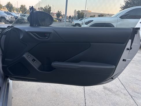 Used 2023 Toyota GR86 w/ ALL Weather Mat Package (TMS) RWD image 28