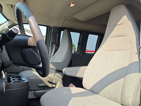 Used 2025 Chevrolet Express 3500 LT w/ LT Preferred Equipment Group RWD image 13