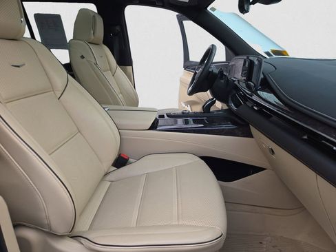 Certified 2023 Cadillac Escalade Premium Luxury w/ LPO, Illumination Package image 17