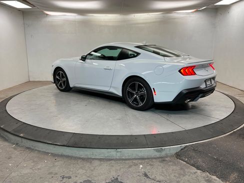 Used 2025 Ford Mustang Premium image 3