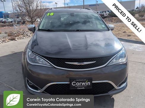 Used 2018 Chrysler Pacifica Limited image 2