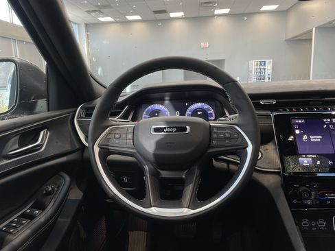 New 2025 Jeep Grand Cherokee Laredo X w/ Luxury Tech Group I RWD image 17
