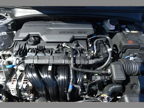 New 2026 Hyundai Elantra SE image 9