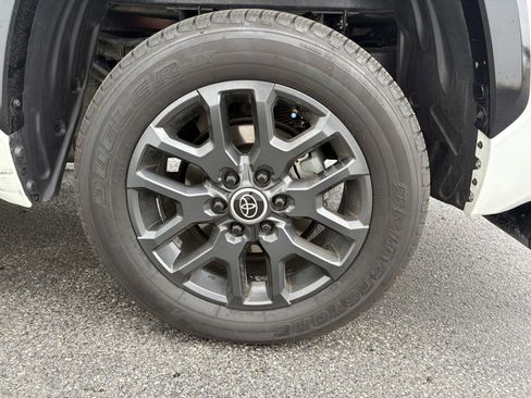 Used 2024 Toyota Tundra Platinum AWD/4WD image 25