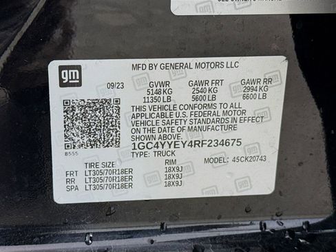 Used 2024 Chevrolet Silverado 2500 ZR2 w/ Technology Package image 34