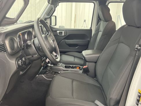 Used 2023 Jeep Gladiator Sport AWD/4WD image 18