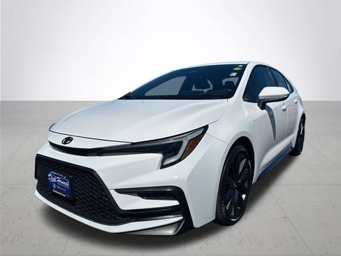 Used 2025 Toyota Corolla SE w/ Convenience Package FWD image 2