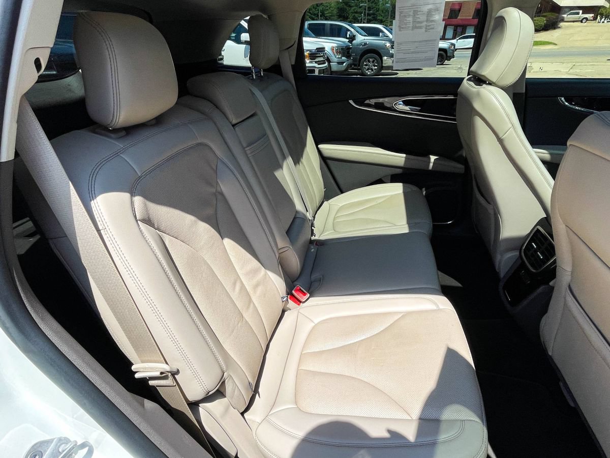 Used 2021 Lincoln Nautilus Reserve AWD/4WD image 13