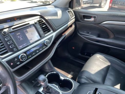 Used 2018 Toyota Highlander Limited Platinum image 13