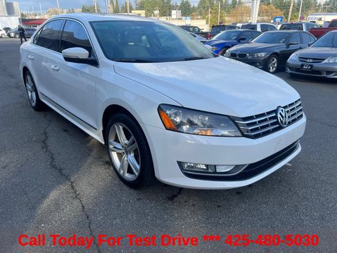 Used 2014 Volkswagen Passat 1.8T SEL Premium FWD image 4