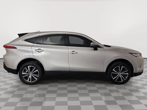 Used 2023 Toyota Venza LE AWD/4WD image 9