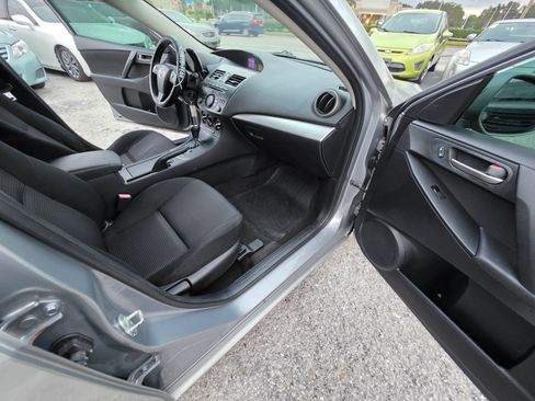 Used 2013 MAZDA MAZDA3 i Sport image 18