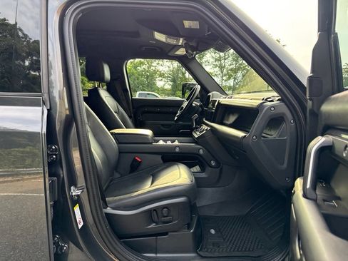 Certified 2025 Land Rover Defender 110 X-Dynamic SE AWD/4WD image 20