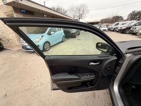Used 2018 Dodge Charger R/T w/ Plus Group image 23