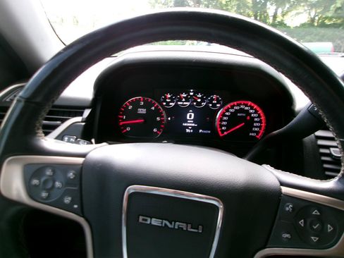 Used 2016 GMC Yukon XL Denali w/ Open Road Package AWD/4WD image 19