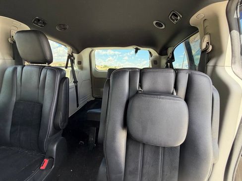Used 2018 Dodge Grand Caravan SXT FWD image 9