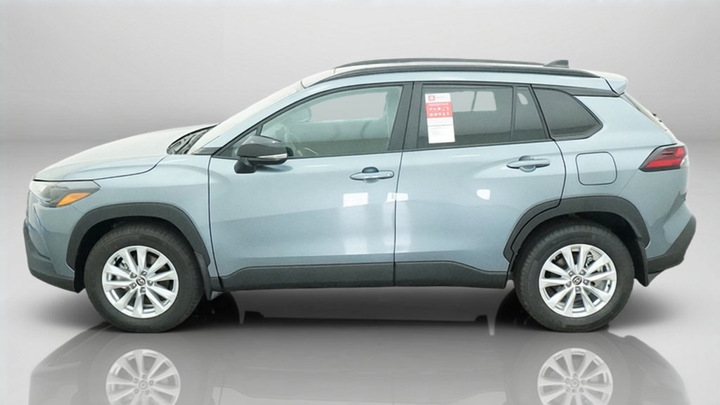 New 2026 Toyota Corolla Cross LE w/ Moonroof Package FWD image 2
