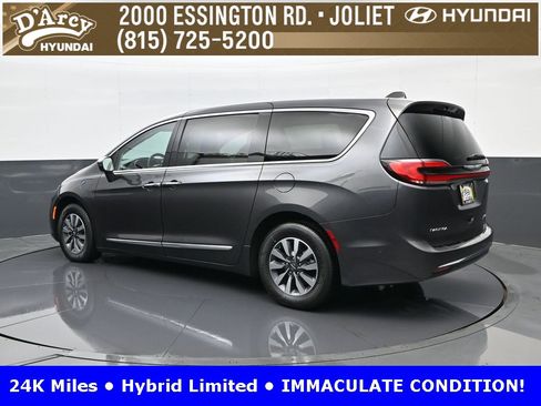 Used 2022 Chrysler Pacifica Limited image 7