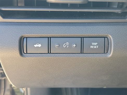 Used 2024 Nissan Altima 2.5 SV image 30