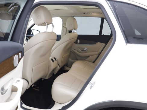 Used 2021 Mercedes-Benz GLC 300 4MATIC image 16