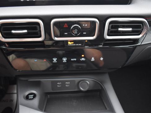New 2026 Nissan Sentra SR w/ Floor Mat Package FWD image 35