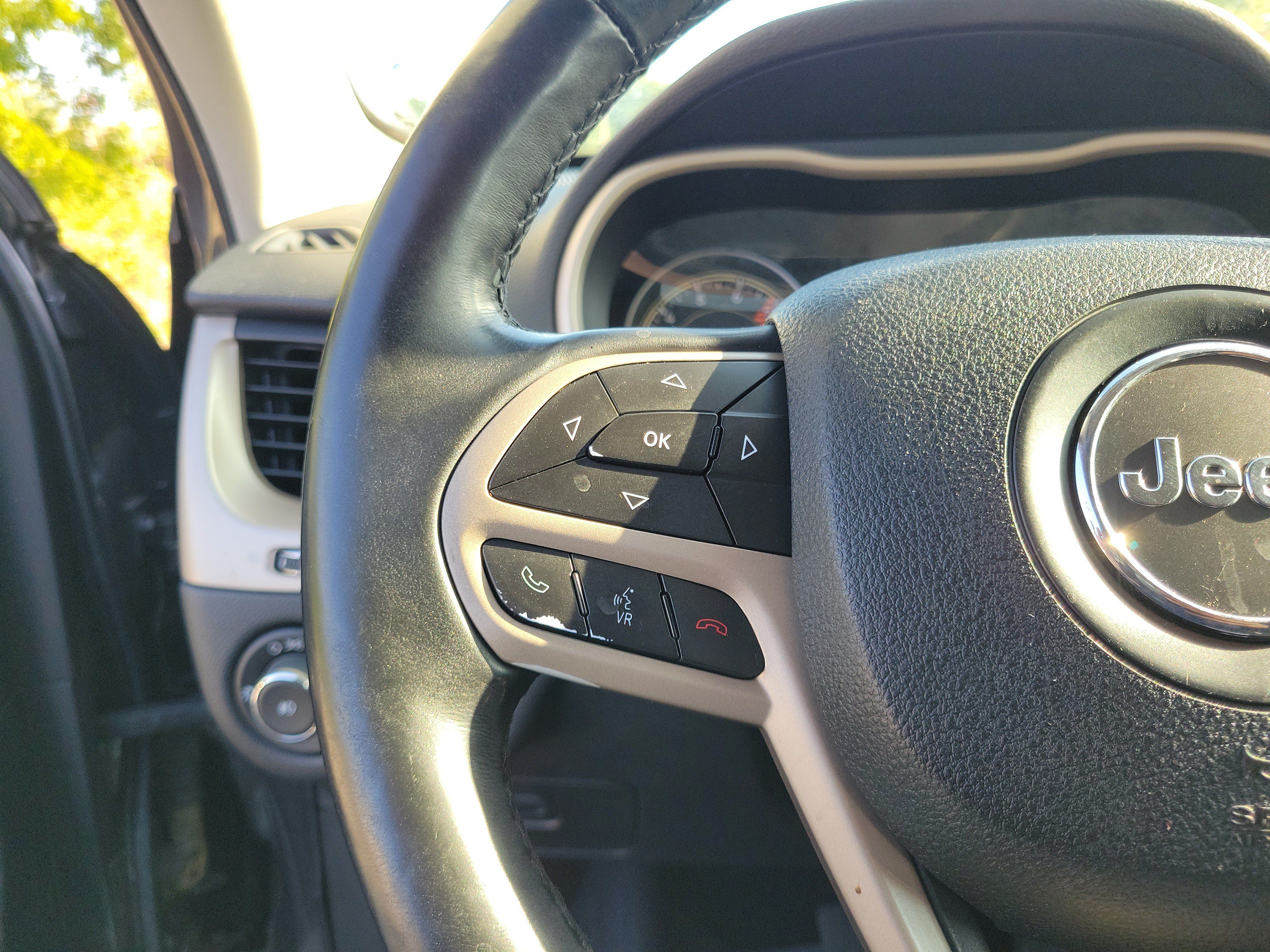Used 2017 Jeep Cherokee Limited AWD/4WD image 22