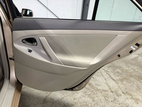 Used 2010 Toyota Camry SE image 25