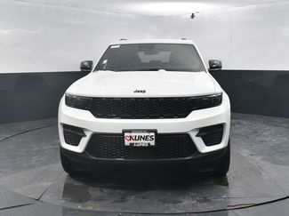 New 2025 Jeep Grand Cherokee Altitude w/ Trailer Tow Package AWD/4WD video 2