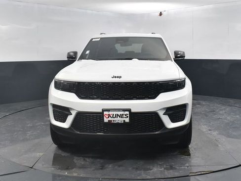 New 2025 Jeep Grand Cherokee Altitude w/ Trailer Tow Package AWD/4WD image 2