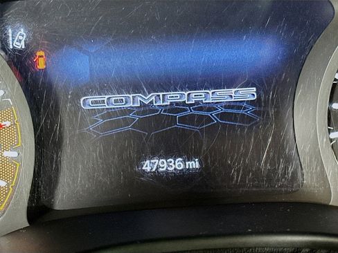 Used 2022 Jeep Compass Latitude w/ Sun and Sound Group AWD/4WD image 19
