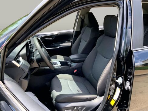Used 2024 Toyota RAV4 XLE FWD image 8