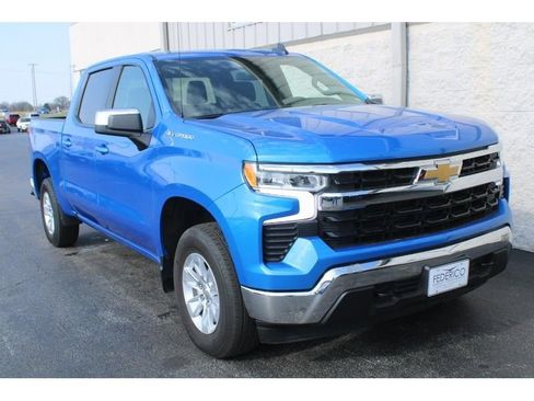 Used 2025 Chevrolet Silverado 1500 LT AWD/4WD image 2