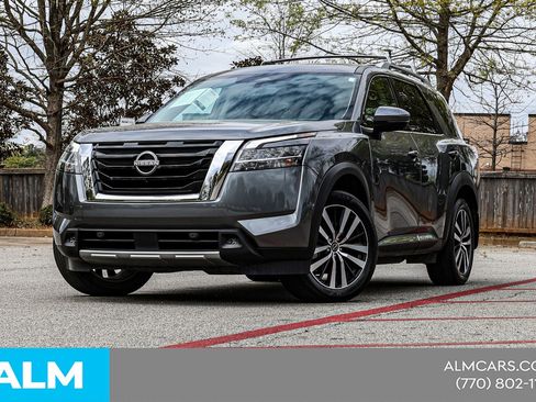 Used 2024 Nissan Pathfinder Platinum FWD image 3