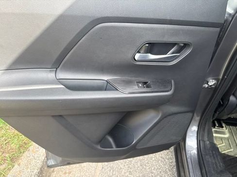 Used 2025 Nissan Kicks SV FWD image 29