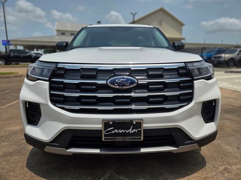 New 2026 Ford Explorer Active RWD image 9
