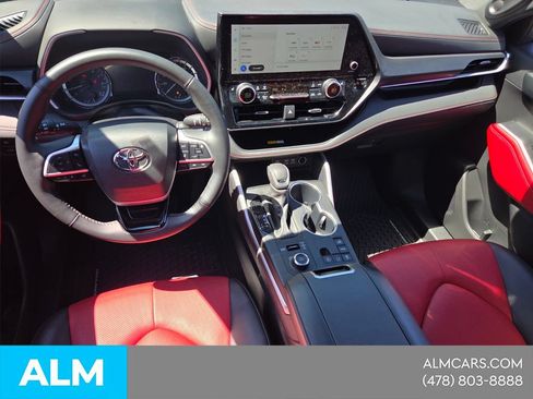Used 2024 Toyota Highlander Limited AWD/4WD image 17
