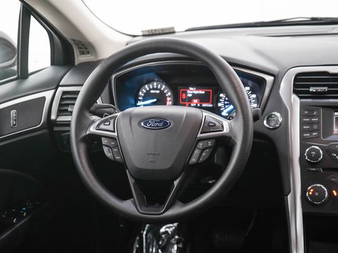 Used 2017 Ford Fusion SE FWD image 14