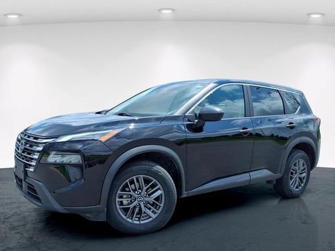 Used 2024 Nissan Rogue S AWD/4WD image 2