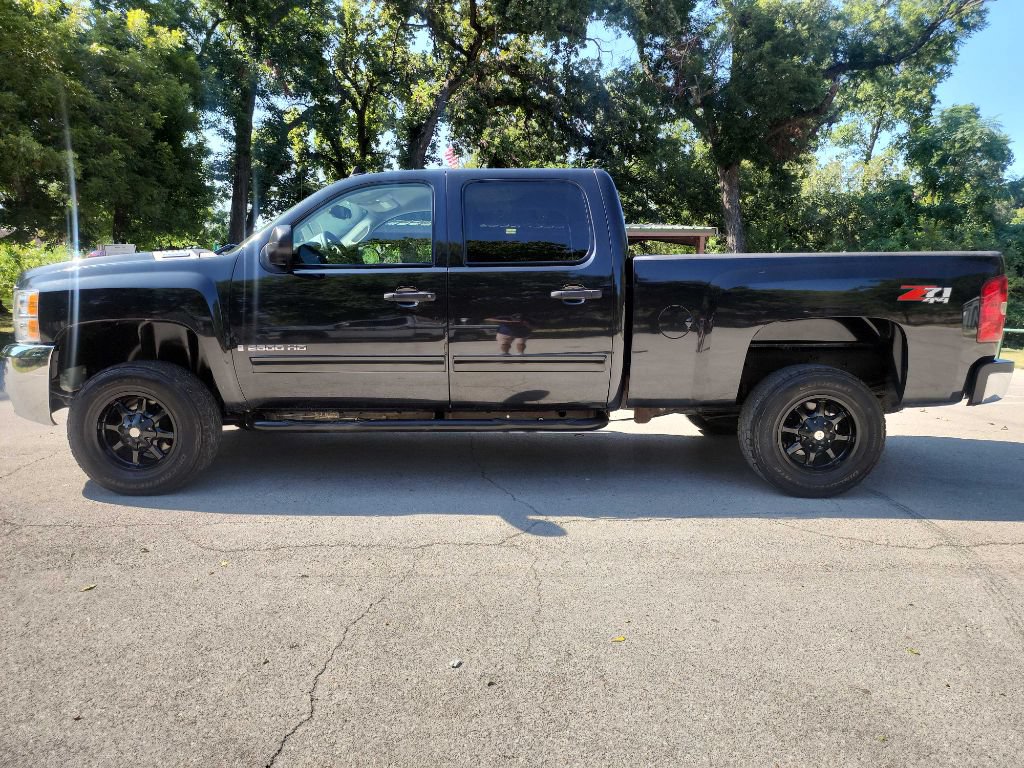 Used 2009 Chevrolet Silverado 2500 LT w/ Exterior Plus Package AWD/4WD image 4