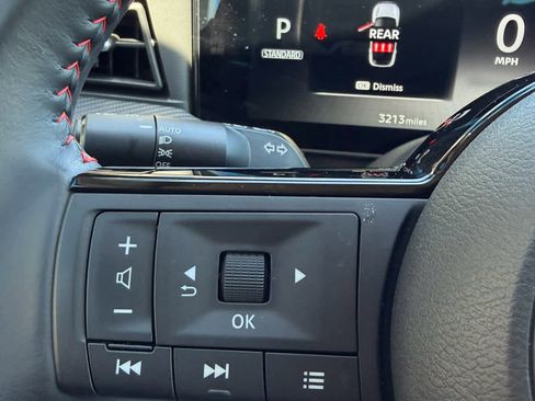 Used 2025 Nissan Kicks SR AWD/4WD image 9