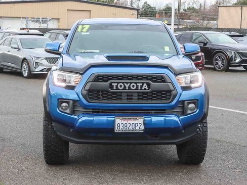 Used 2017 Toyota Tacoma TRD Sport w/ Tow Package image 6