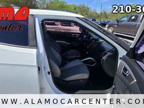 Used 2013 Hyundai Veloster w/ Style Pkg FWD image 13